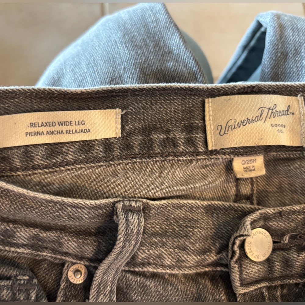 Universal Threads jeans - Picture 3 of 3